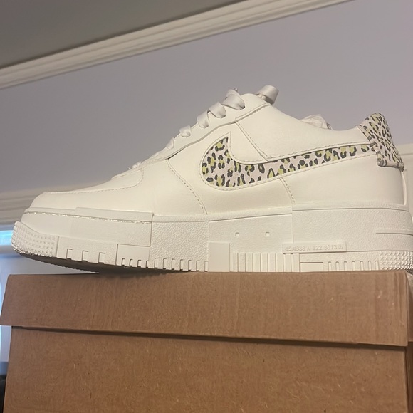 NWIB |Nike Air Force 1 Pixel SE Women Size 9 - Picture 4 of 4